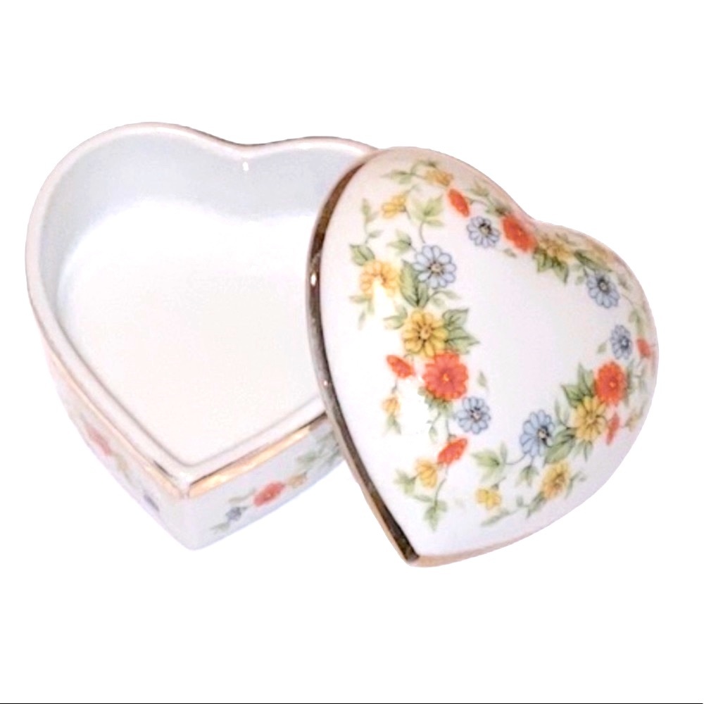 VTG Lefton • Heart Covered Trinket Dish